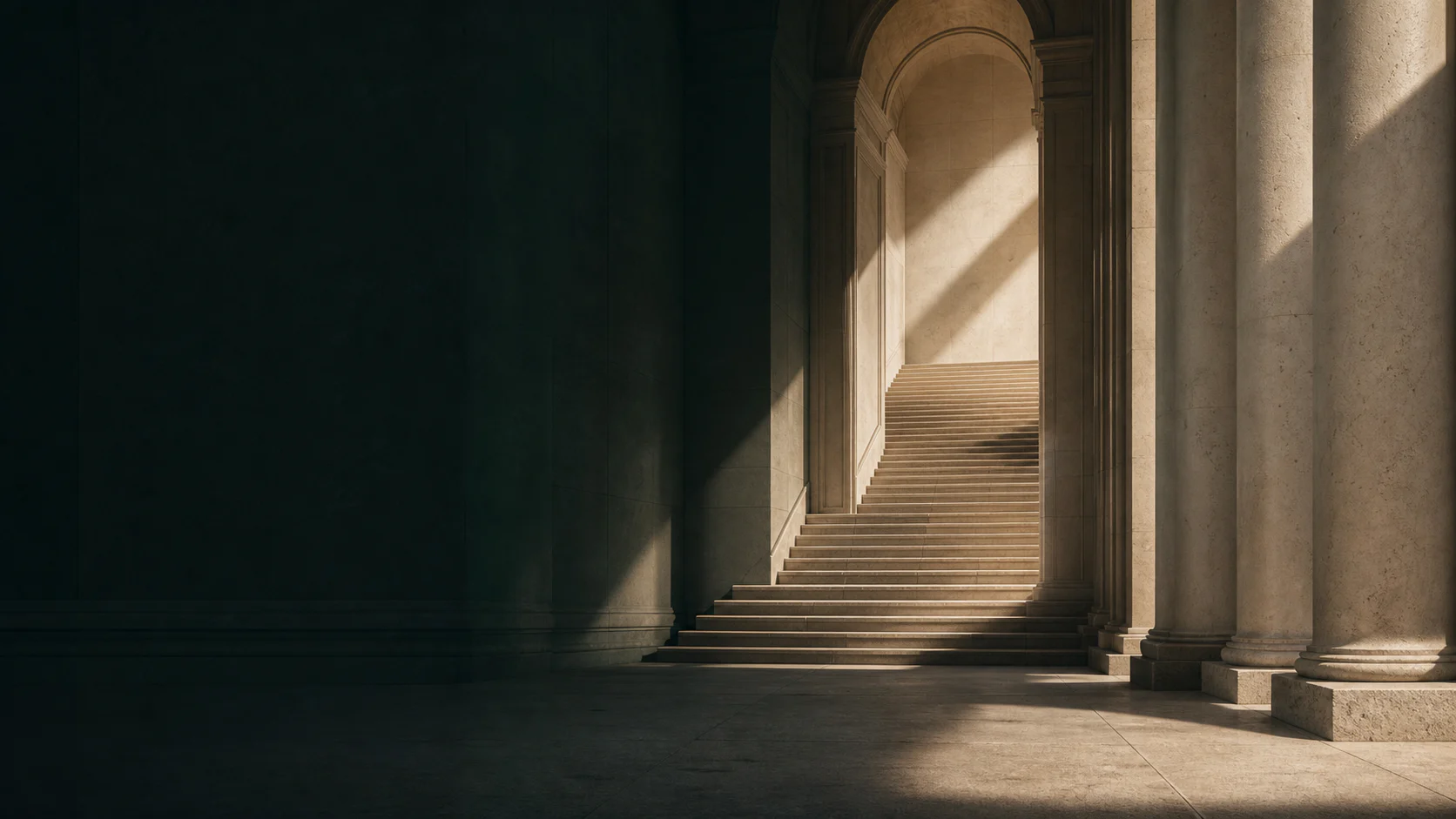 Monumentale Säulen und eine lichtdurchflutete Treppe